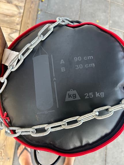 Master Fitness boxningssäck 90 cm 25 kg med handskar svart