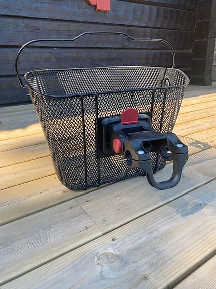 Svart cykelkorg med snabbfäste