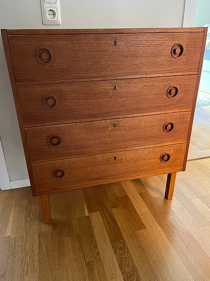 Byrå i teak