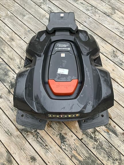 Husqvarna Automower 330X, svart – välskött, nyservad, kan demonstreras
