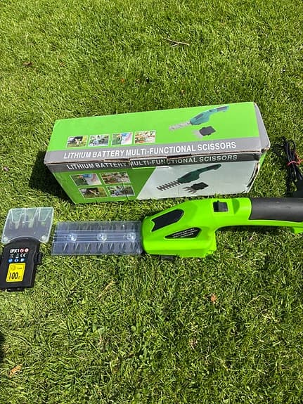 Lithium batteridriven multiverktyg häcksax/grässax grön