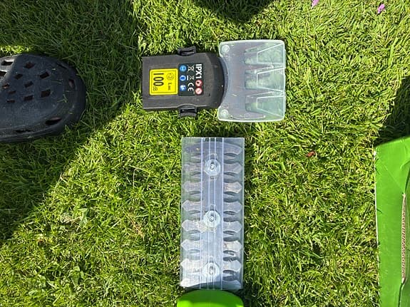 Lithium batteridriven multiverktyg häcksax/grässax grön