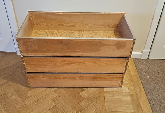 Tre retrolådor vitmålade i trä 84x20x40 cm