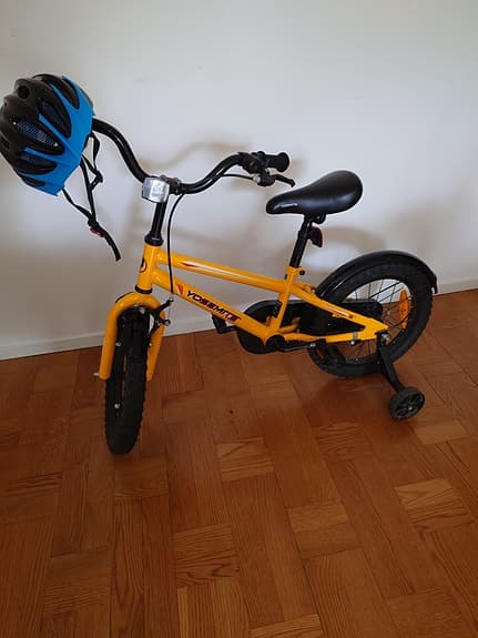16" barncykel med hjälm