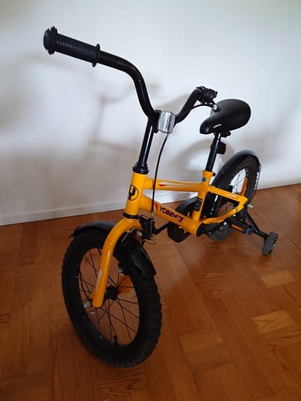 16" barncykel med hjälm