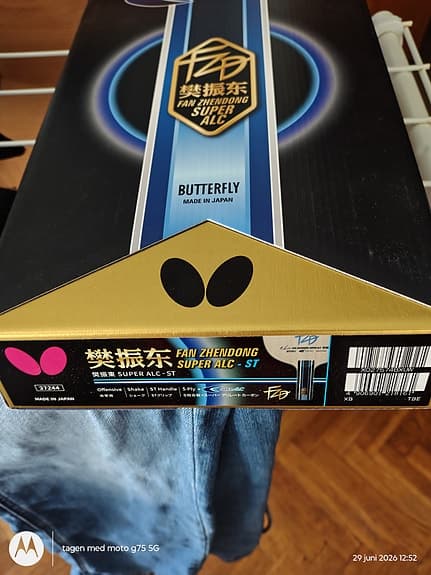 säljer flera bordtennis rack i separata annonser; Butterfly Fan Zhedong  S ALC