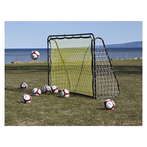 Fotbollsmål med nät utomhus