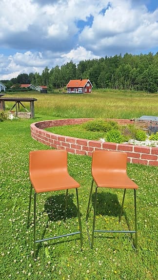 Säljer 2  lädderbarstolar  IKEA serie Bernhard