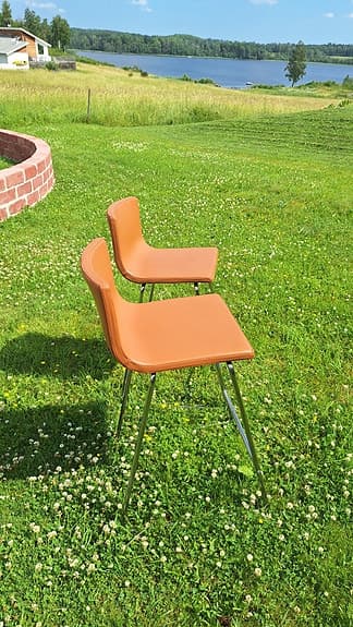 Säljer 2  lädderbarstolar  IKEA serie Bernhard