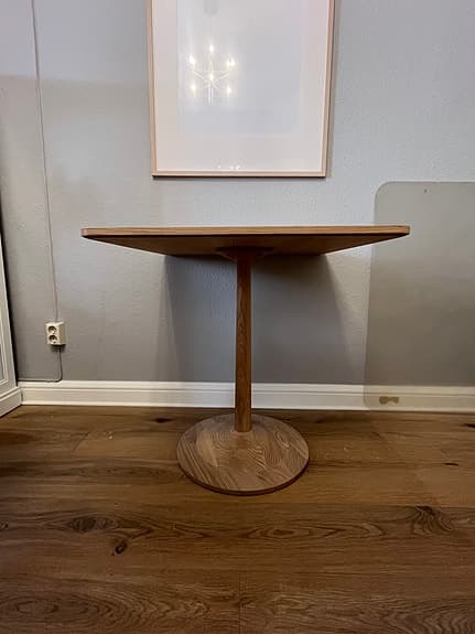 Turned matbord från Bolia – Vitpigmenterad lackerad massiv ek