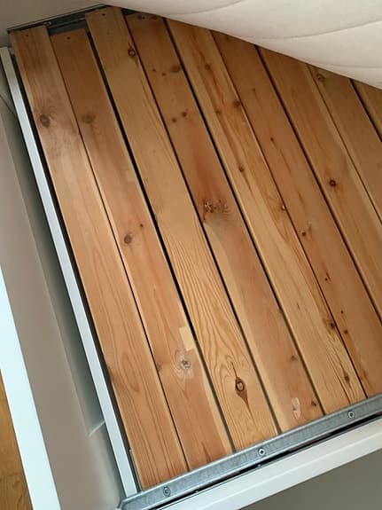 IKEA vit säng med förvaring80*206