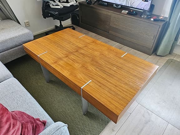 Soffbord med lådor