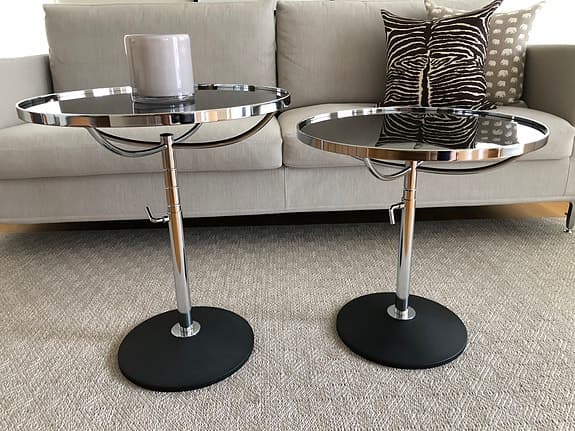 DUX Pronto soffbord svart glas och rund fot av metall