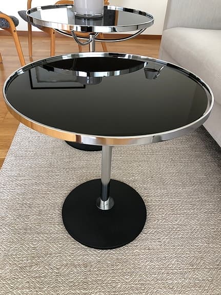 DUX Pronto soffbord svart glas och rund fot av metall