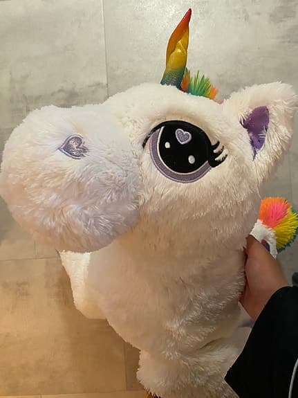 Stor och mjuk unicorn med stjärnhovar