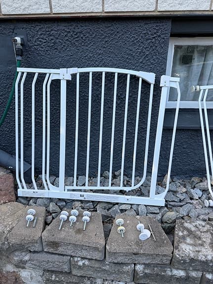 Vita grindar / barngrindar för dörr eller trappa