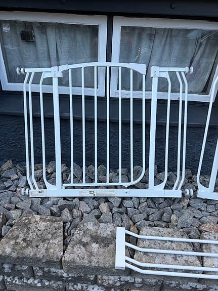 Vita grindar / barngrindar för dörr eller trappa
