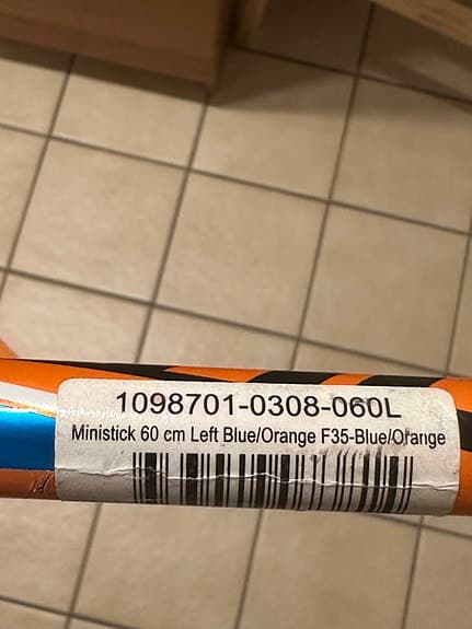 innebandyklubbor (små) 60 cm blå/orange vänster