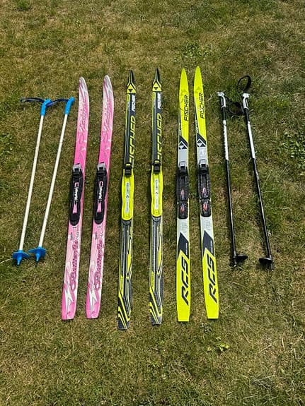 Fischer RCS Sprint Crown längdskidor 140 cm + Barnskidor 130 cm med stavar