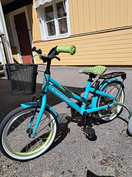 Crescent barncykel 16" turkos med stödhjul och korg