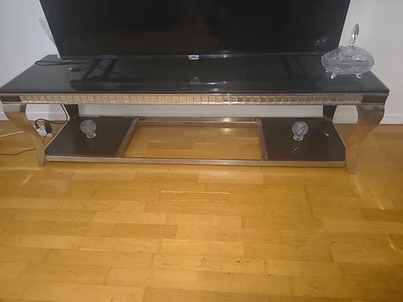 Elegant möbelset i svart glas och krom (Soffbord, TV-bänk, Sidobord)