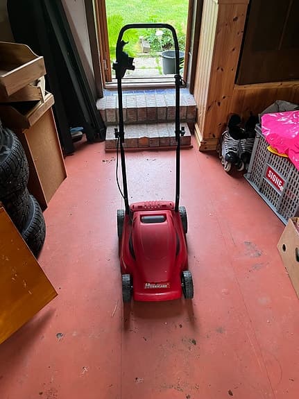 Hurricane HE 33 elgräsklippare röd