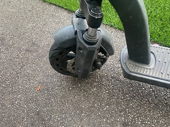 Elsparkcykel svart med skivbromsar