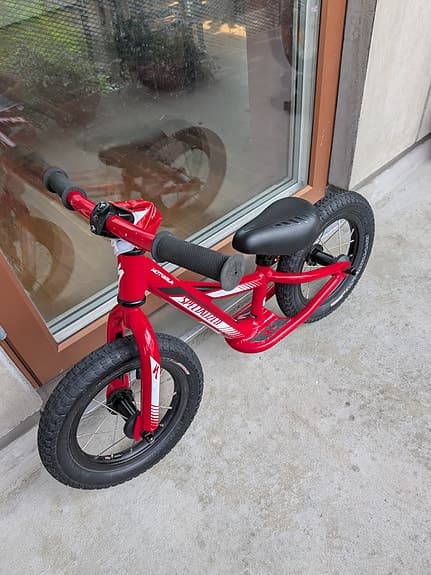Specialized Boy's Hotwalk - balanscykel 12" röd