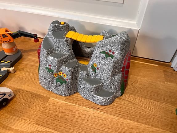 BRIO/MICKI trätåg med räls, broar och berg