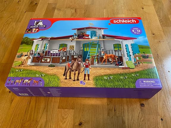 Schleich stall med tillbehör 42567