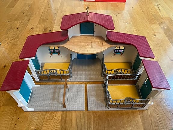 Schleich stall med tillbehör 42567