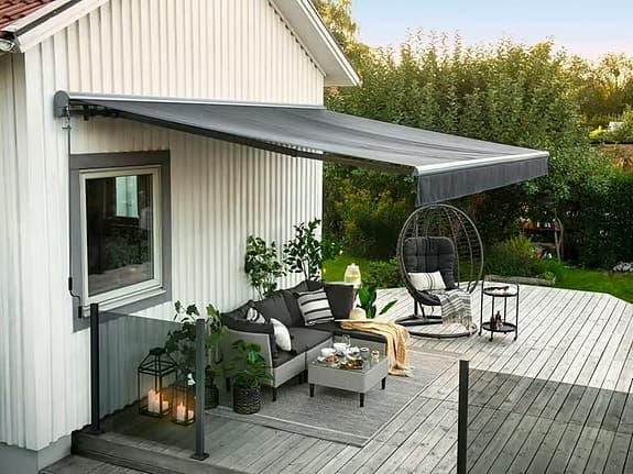 Ny terrassmarkis grå