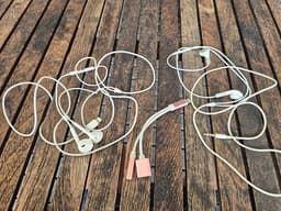 2st hörlurar med lightning och 3,5 mm + adapter