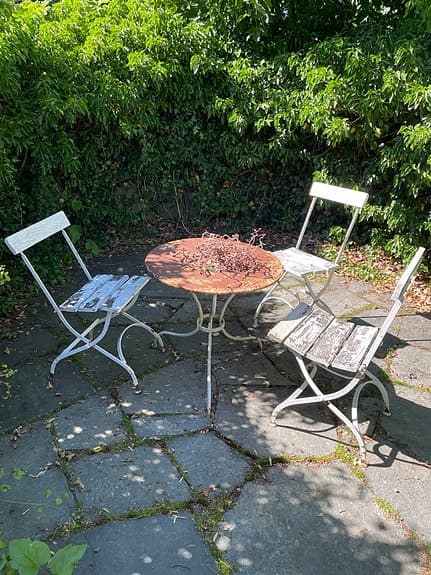 Trädgårdsgrupp bord och 3 stolar metall