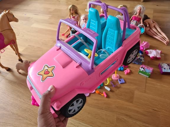 Barbie-dockor, tillbehör och fordon