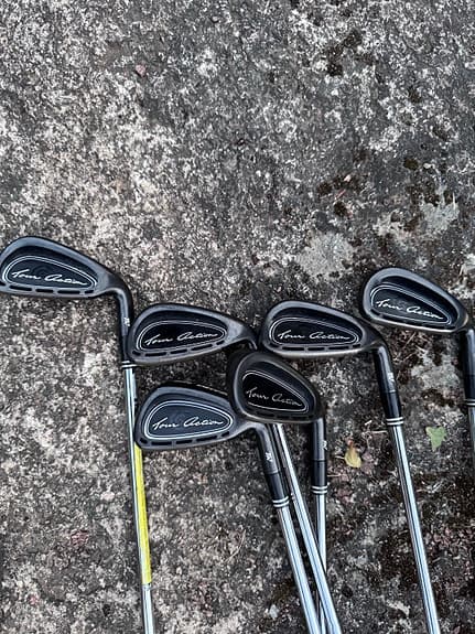 Cleveland tour action ta7 black golfklubbor järnset