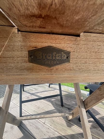 Brafab runt trädgårdsbord med 4 positionstolar