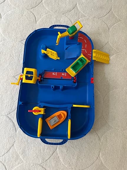 Aquaplay vattensystem lekset med båtar och bilar