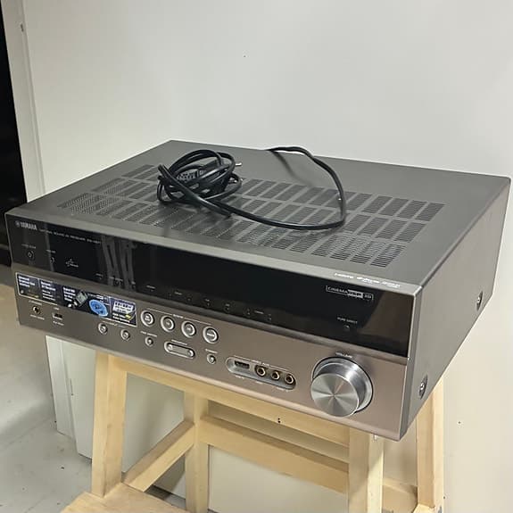 Yamaha RX-V671 Hemmabioreceiver förstärkare (silver)