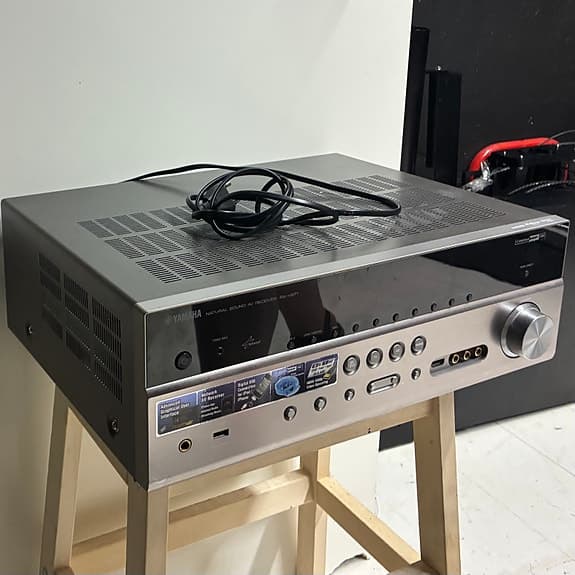 Yamaha RX-V671 Hemmabioreceiver förstärkare (silver)