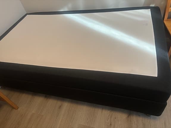 Jysk resårbotten säng 120*200 svart