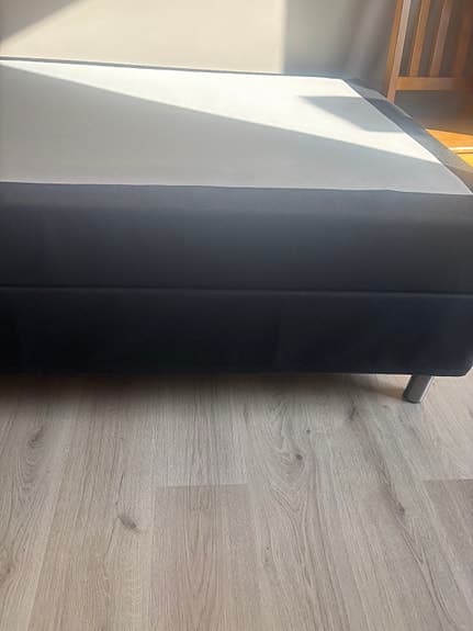 Jysk resårbotten säng 120*200 svart