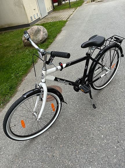 Svalan 24 tum barncykel svart/vit i mycket fint skick