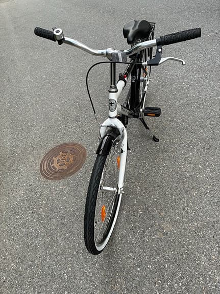 Svalan 24 tum barncykel svart/vit i mycket fint skick