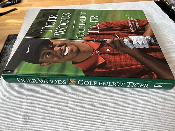 Bok "Golf enligt Tiger" av Tiger Woods