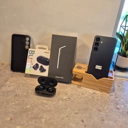 Samsung Galaxy S25 (nyskick) + Bud + mobilställ