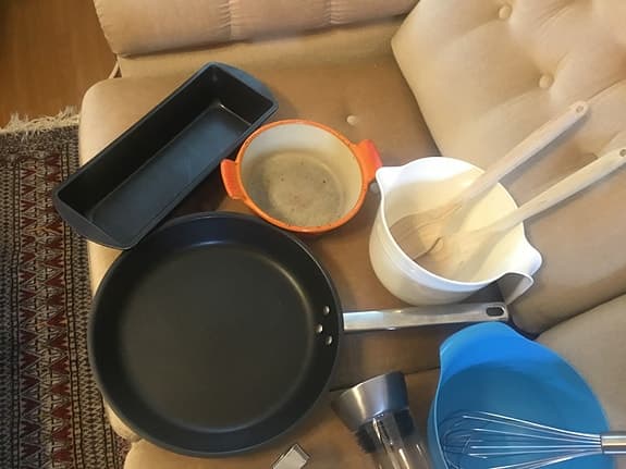 Köksutrustning - pannor, skålar, bakformar, nya slevar, ny pulverströare mm