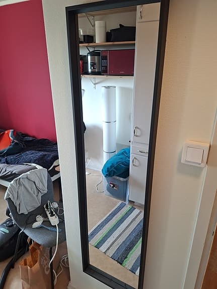 IKEA spegel helkropp med svart ram