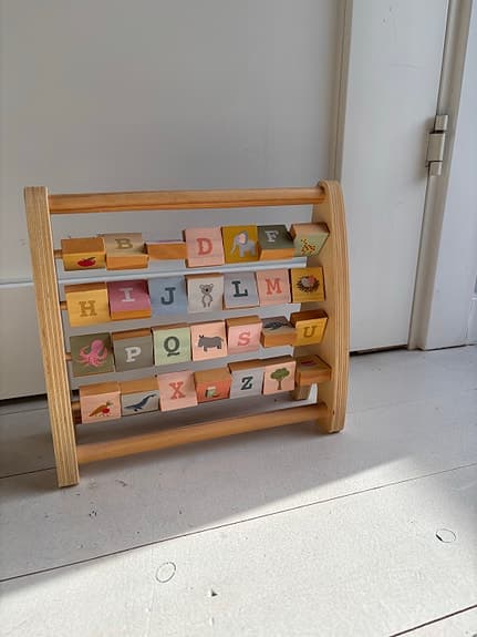 Träleksak ABC – alfabet & bilder i trä, pedagogisk