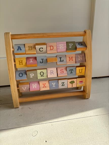 Träleksak ABC – alfabet & bilder i trä, pedagogisk